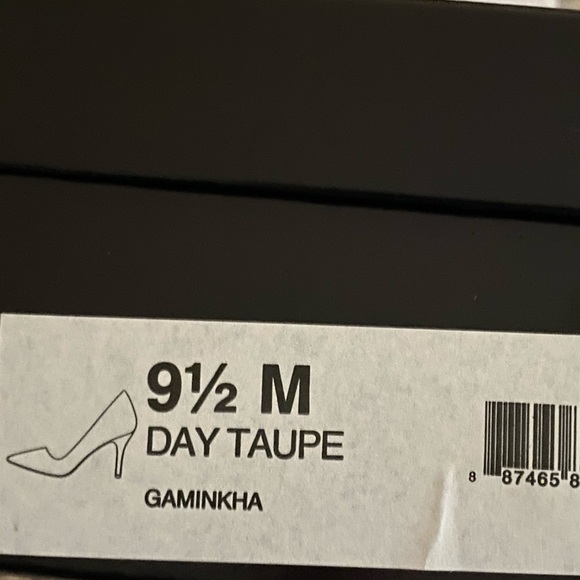 BCBG PARIS Day Taupe Gaminkha Pumps - Picture 7 of 7